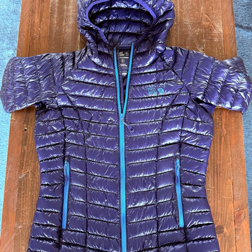 XS Mountain hardware 800 fill down hooded jacket